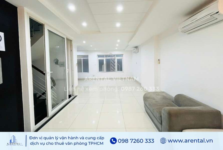 Không gian sàn trống 45m2 giúp doanh nghiệp linh hoạt sức chứa nhân sự hơn.