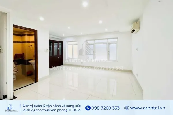 Khu vực nhà vệ sinh bố trí riêng cho văn phòng.