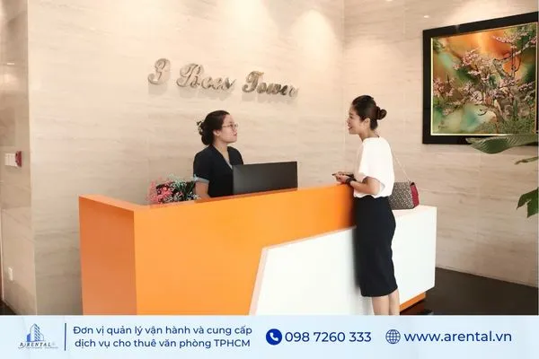 Khu vực lễ tân tại tòa nhà cho thuê văn phòng Hạng B, 3 Bees Phú Nhuận.