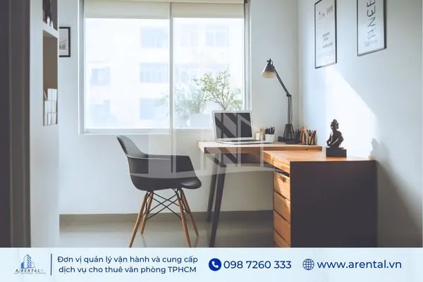 Văn phòng tại nhà được thiết kế đơn giản.