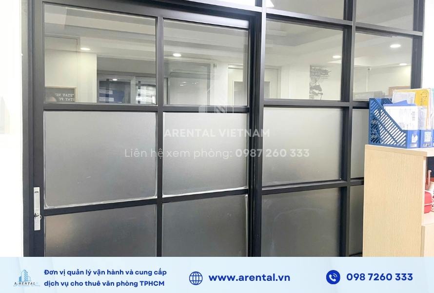 Cửa kính văn phòng trọn gói 12m2 quận 2.