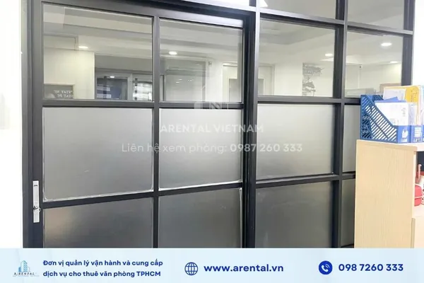 Cửa kính văn phòng trọn gói 12m2 quận 2.