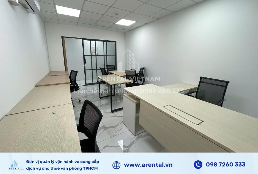 Góc không gian văn phòng trọn gói 20m2 nhìn từ bên trong.