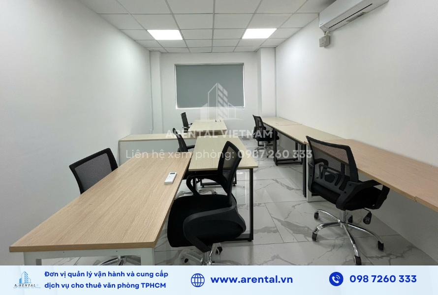 Văn phòng được trang bị đầy đủ nội thất.