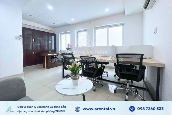 Thuê văn phòng trọn gói giá rẻ 25m2 tại quận 7 Cửa sổ, cửa kính đón ánh sáng tự nhiên tại văn phòng trọn gói 25m2 quận 7.