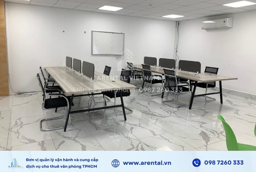Bàn ghế làm việc cho nhân viên tại văn phòng trọn gói 55m2 Quận 2.