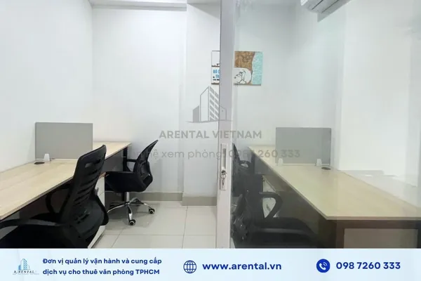 Cửa kéo ra vào của văn phòng tronj gois 8m2.