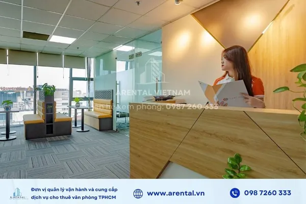 Lễ tân chuyên nghiệp tại văn phòng trọn gói Quận 3.