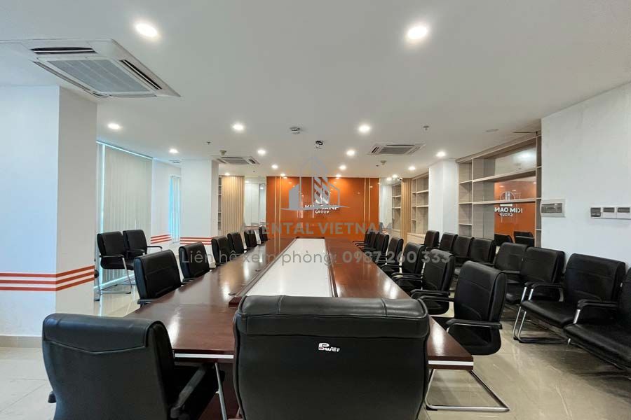 Phòng họp sang trọng, trang thiết bị đầy đủ hiện đại - tiện ích của tòa nhà văn phòng quận 1..