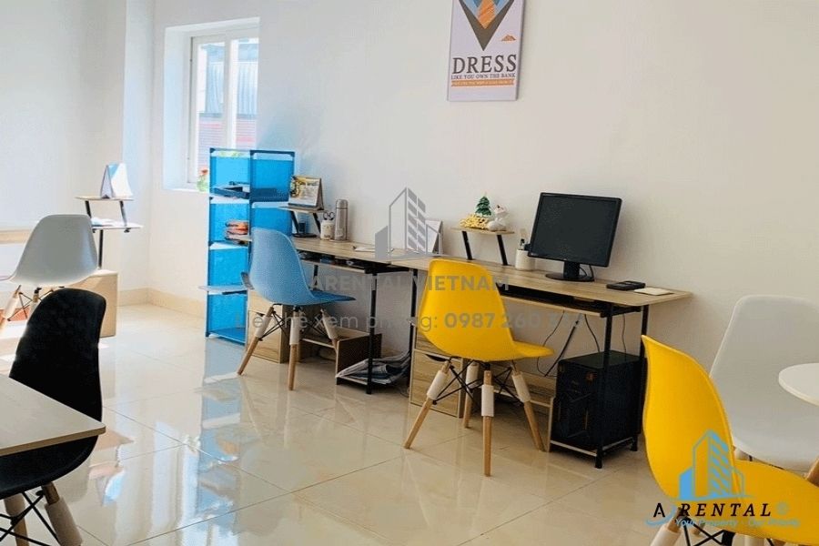 Cách sắp xếp linh hoạt cho văn phòng truyền thống 25m2 quận Phú Nhuận.