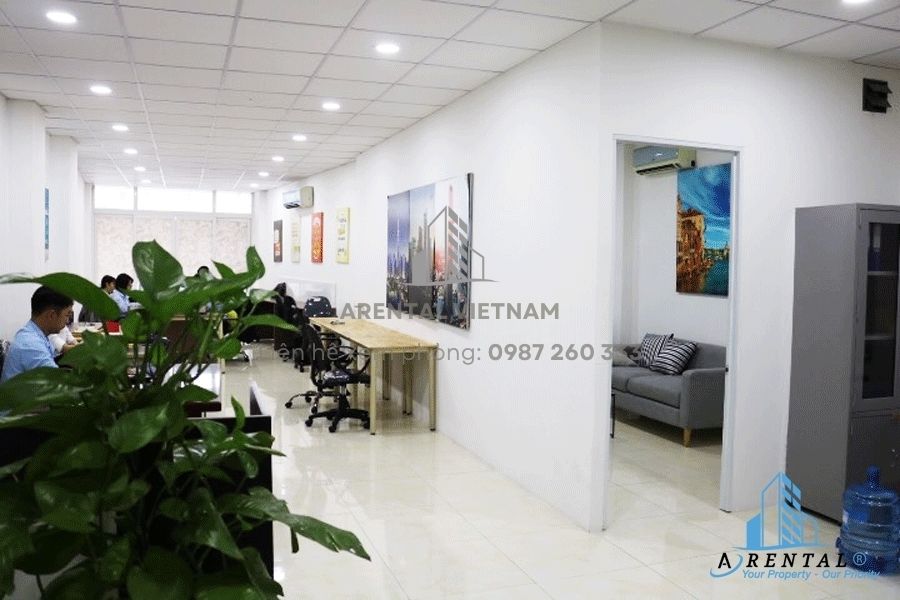 Không gian bên trong có thể trang bị thêm sofa để làm không gian đón tiếp khách hàng.