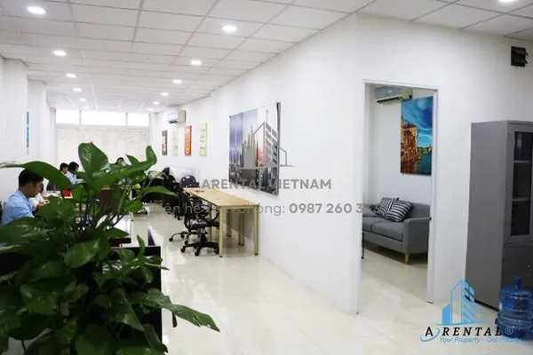 Không gian bên trong có thể trang bị thêm sofa để làm không gian đón tiếp khách hàng.