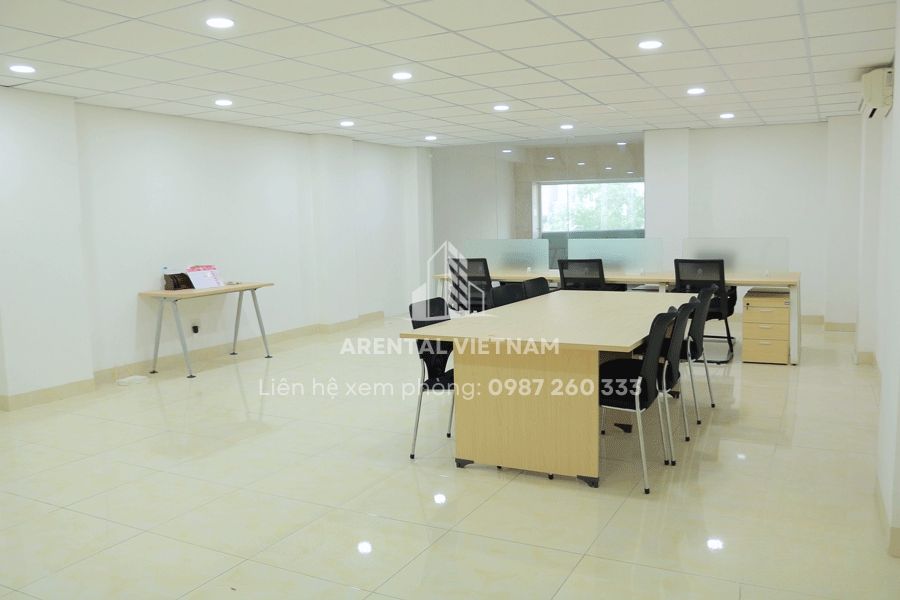 Máy lạnh đã được lắp đặt sẵn tại văn phòng cho thuê truyền thống 90m2 Phú Nhuận.