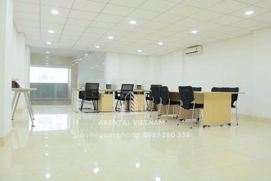 Tổng thể không gian của văn phòng truyền thống 90m2 Phú Nhuận.